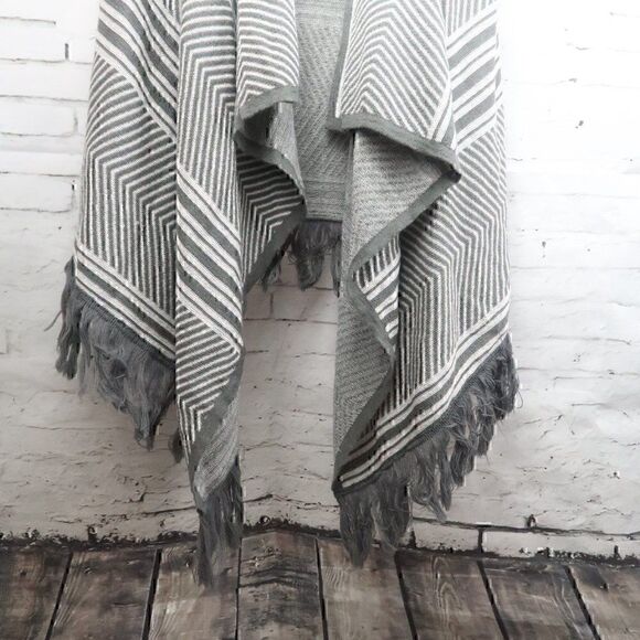SAX GREY & WHITE STRIPE SLEEVELESS ASYMETRICAL CARDIGAN DUSTER STYLE SWEATER - Picture 4 of 10